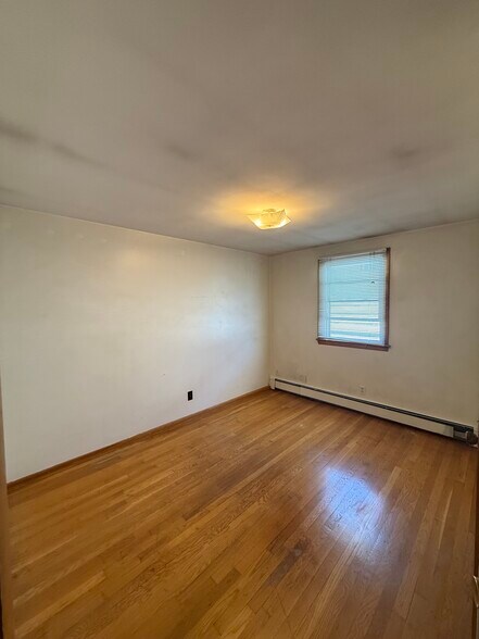 Building Photo - 22 Hunnewell Ave