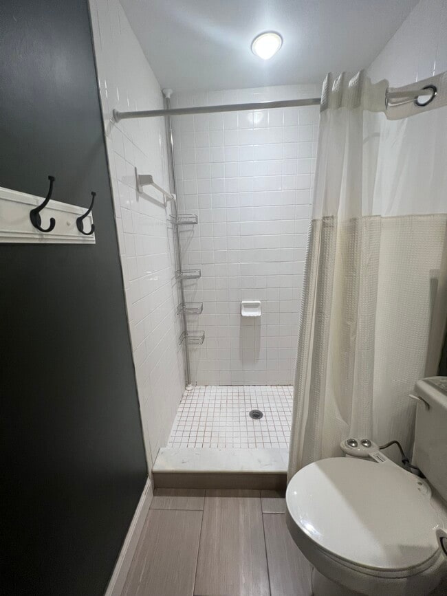 Hallway Bathroom - 6959 Aberfeldy Ave N