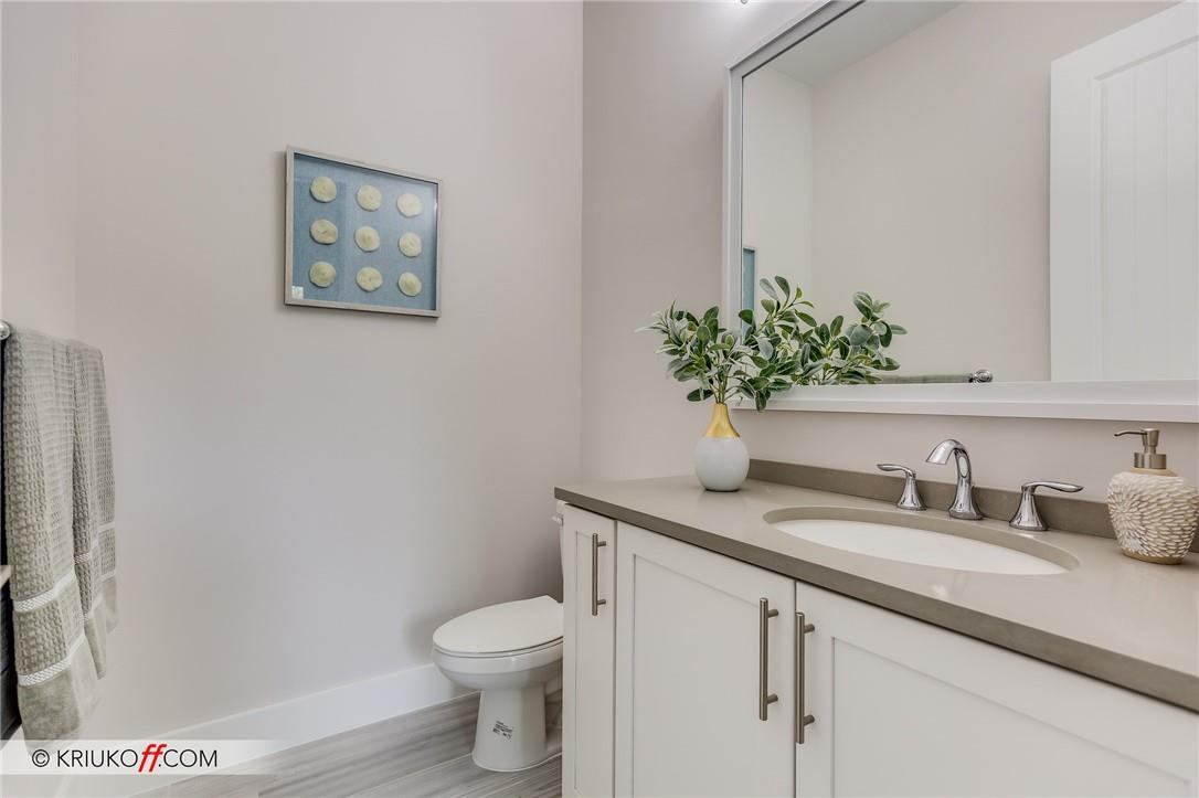 Building Photo - 637 SW 12th Ave