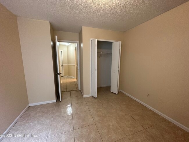 Building Photo - 1127 Cove Landing Dr