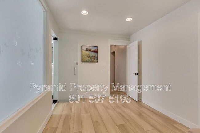 Building Photo - 10971 Cindy Cir