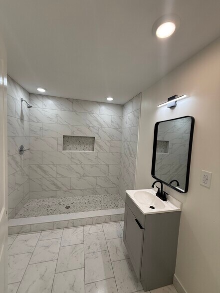 Building Photo - 1110 S 54th St