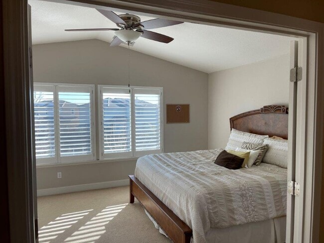 Building Photo - NEWER MODERN HOME BEHIND KAISER VACAVILLE *STAR RENTALS