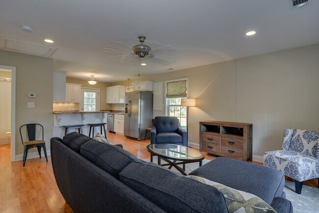 Building Photo - 261 4 Oaks Rd