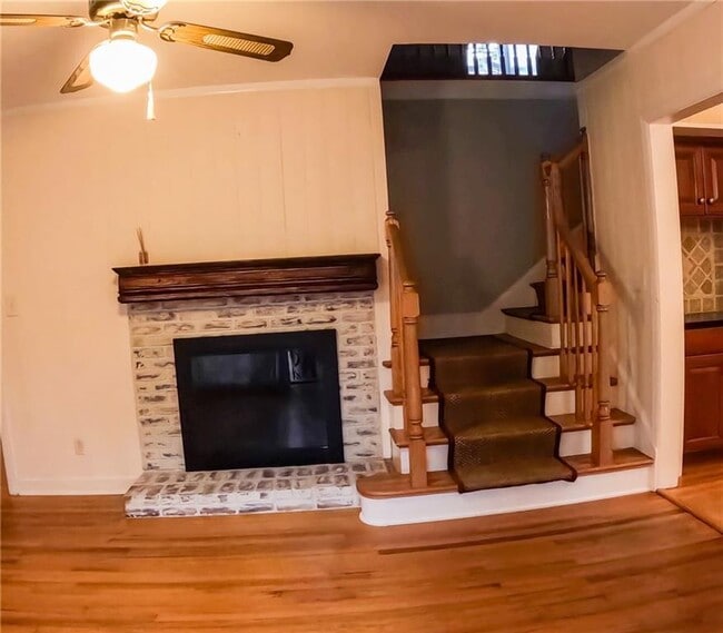 Building Photo - 998 Ferncliff Rd NE