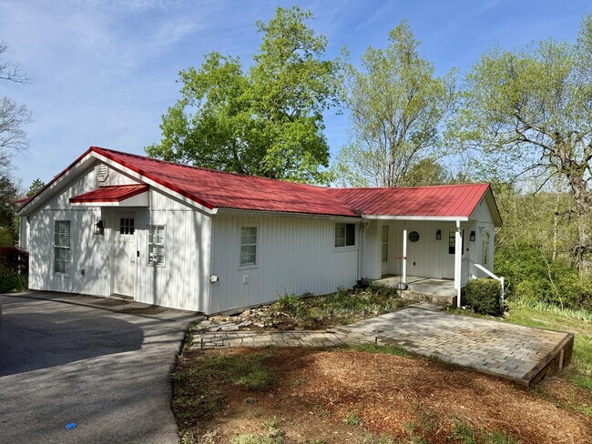 Building Photo - 740 Finn Long Rd