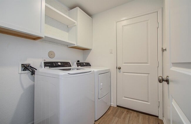 Building Photo - 10910 Bright Beacon Dr