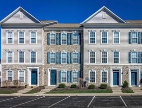 Building Photo - 3 Bed Updated Condo