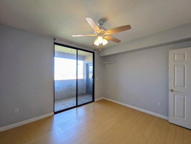 Building Photo - 4925 E Desert Cove Ave