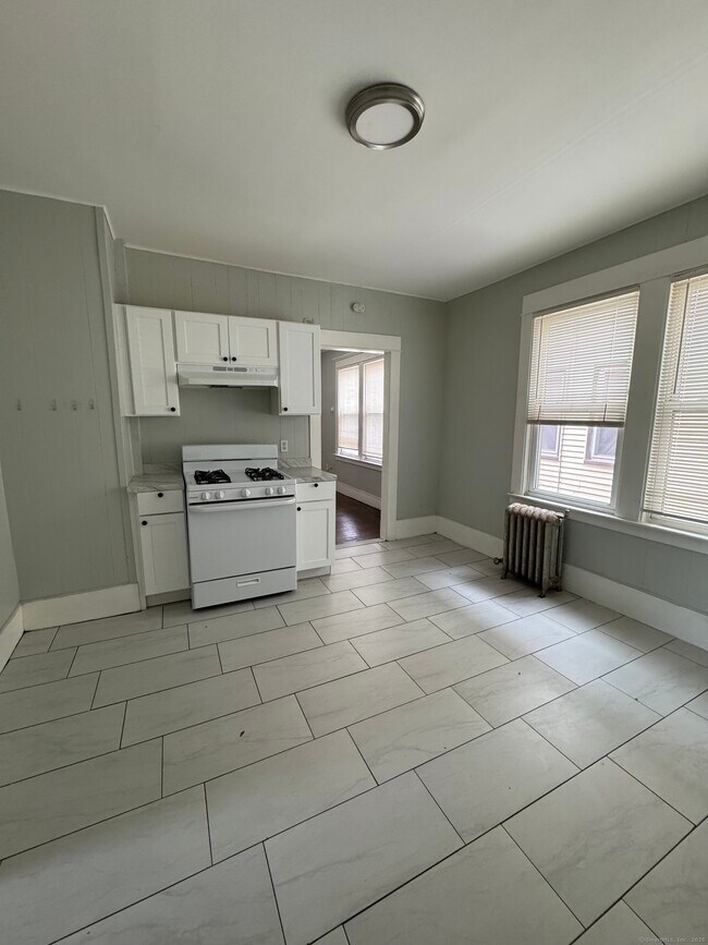 Primary Photo - 918 Winchester Ave