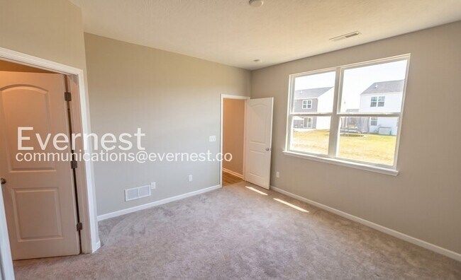 Building Photo - 3 Bed/2 Bath Home with Garage / Pet-Friendly / Vouchers Accepted / Available Now!