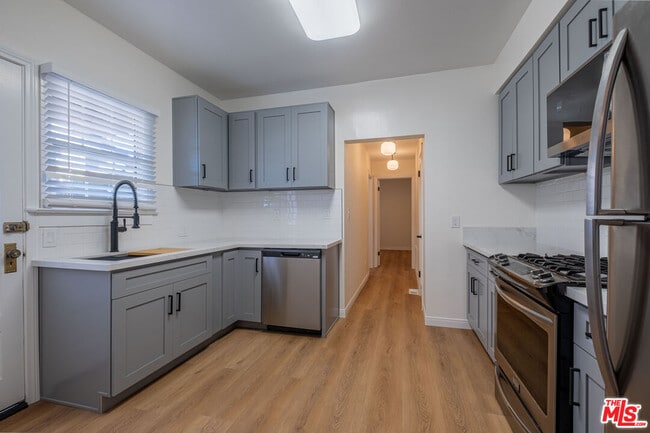 Building Photo - 108 N Broadway