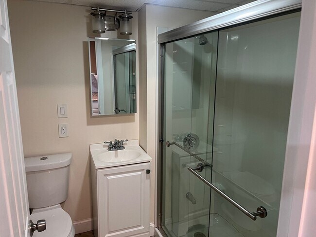 Building Photo - 131 Merrill Ave