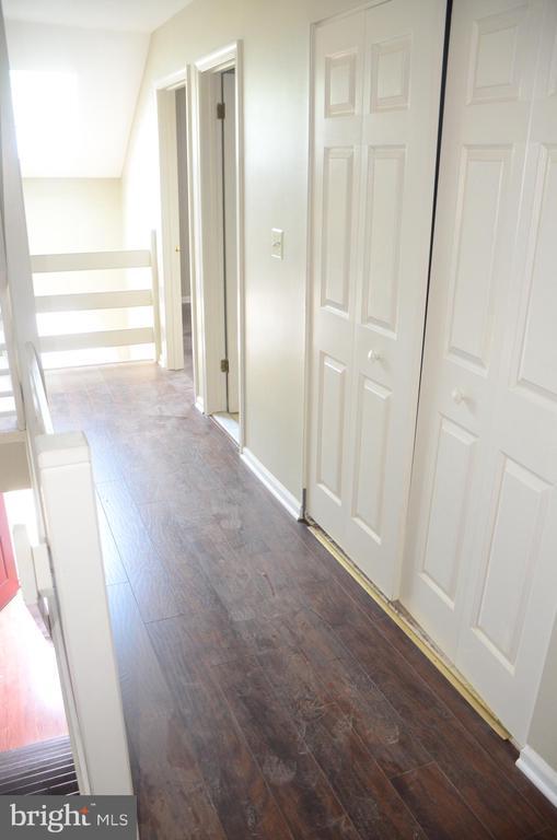 Building Photo - 277 Fox Run