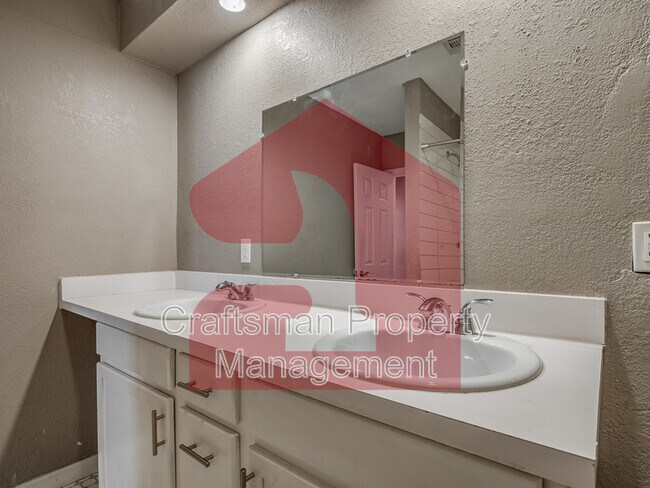 Building Photo - 2843 NW 18th St