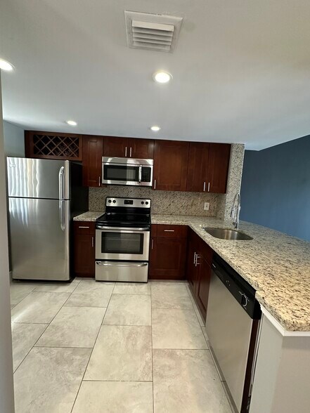 Primary Photo - 5200 NW 31st Ave
