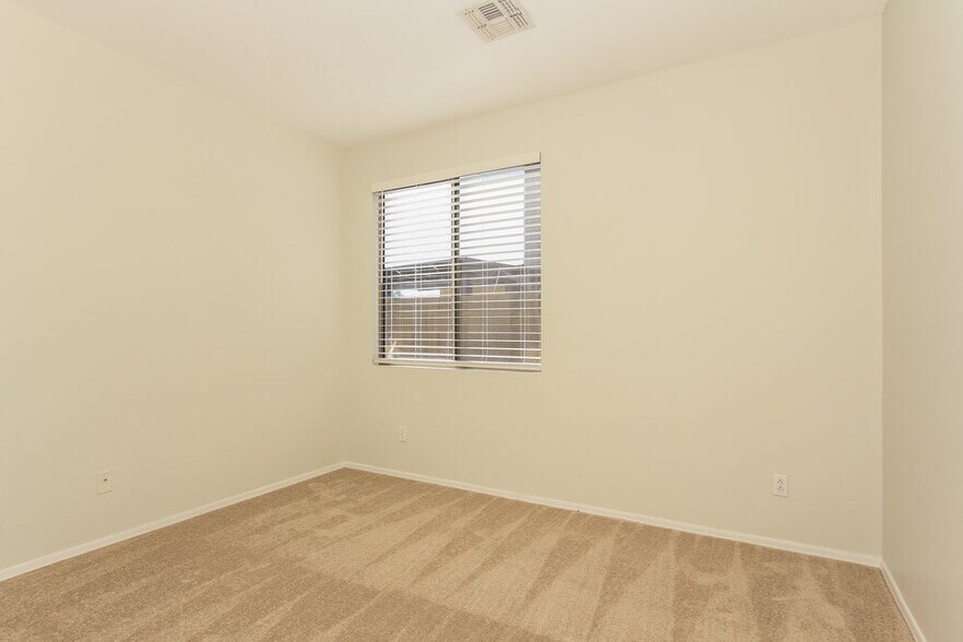 Building Photo - 2621 W Medinah Way