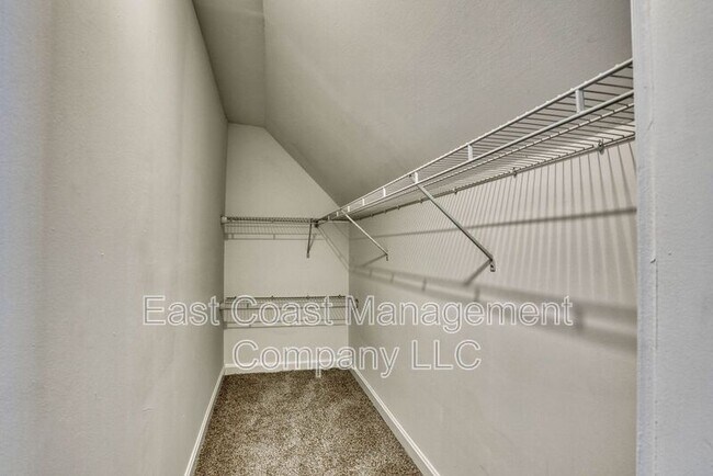 Building Photo - 2110 Taylor Ave