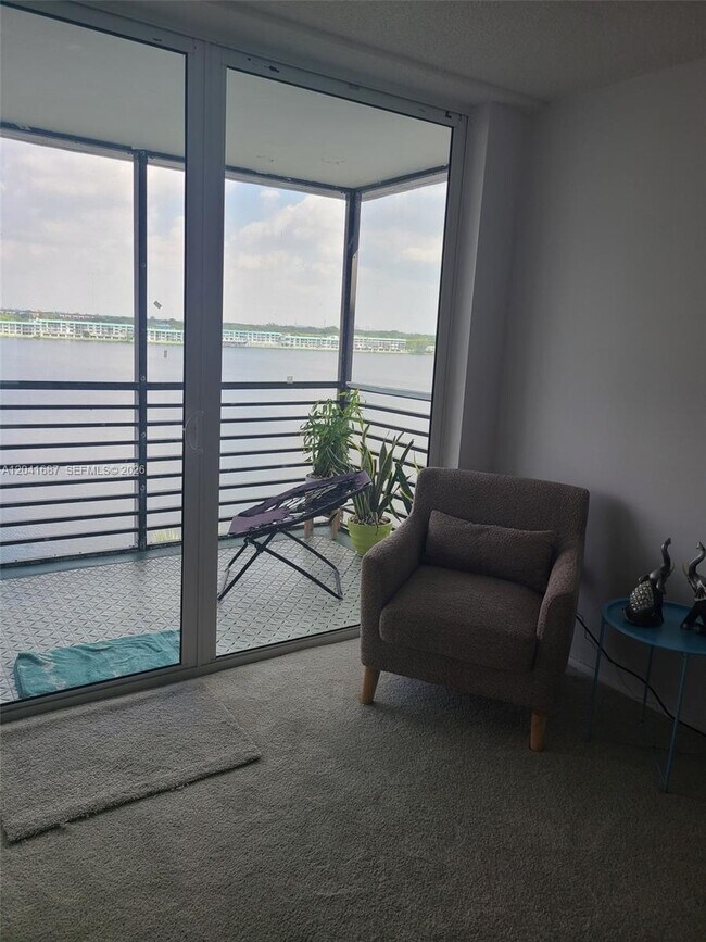 Building Photo - 1075 NE Miami Gardens Dr