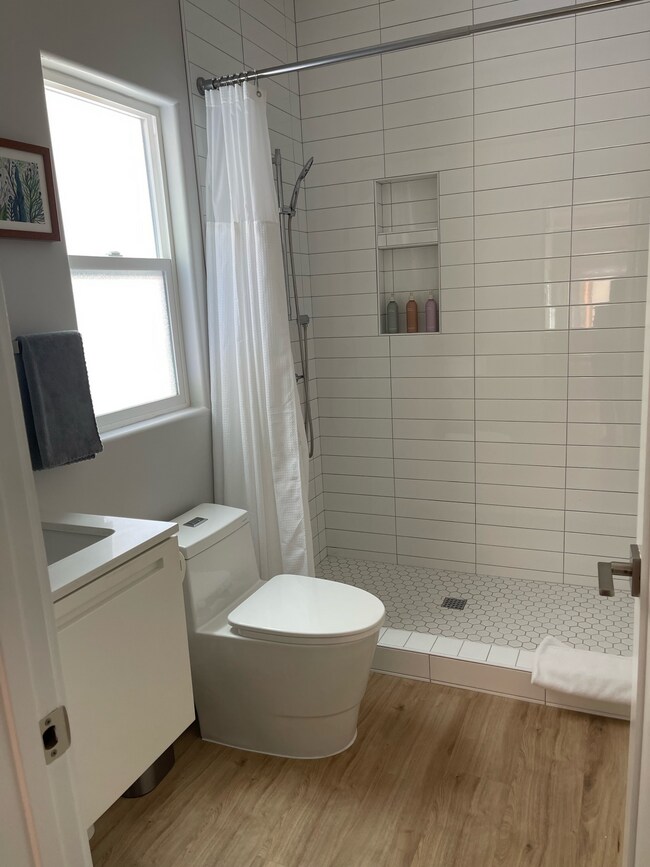 Bathroom - 4452 Alabama St