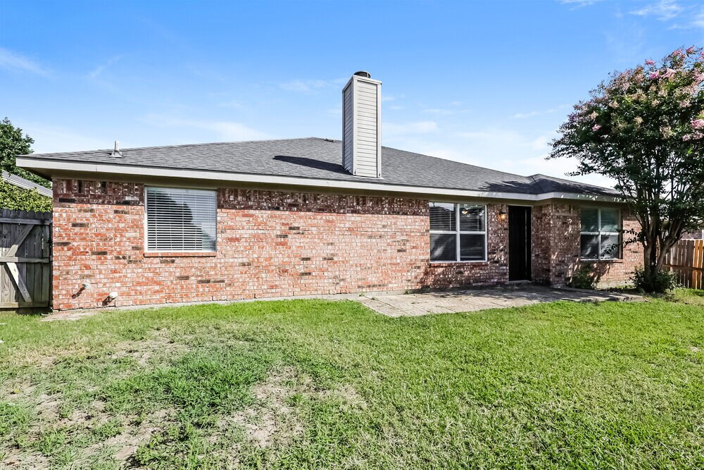 Building Photo - 617 St Eric Dr
