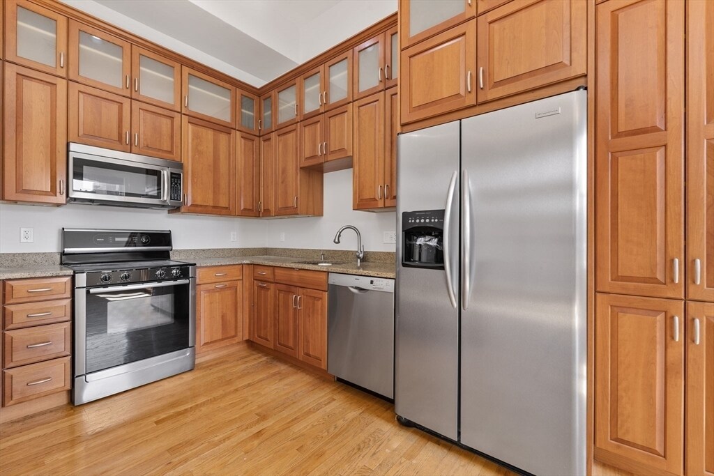 Building Photo - 403 Marlborough St
