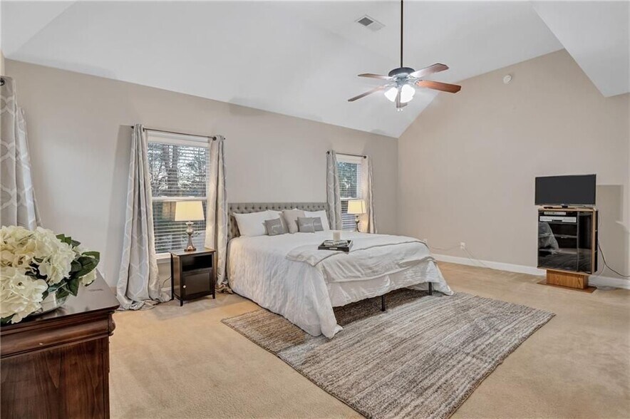 Building Photo - 1141 Carillon Dr SE