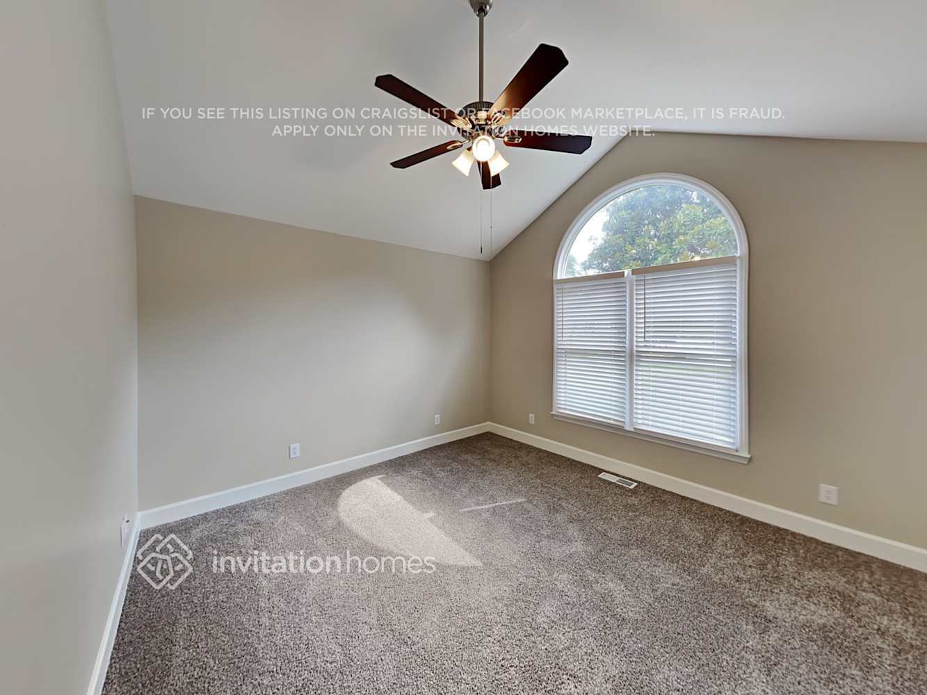 Building Photo - 158 Creek Haven Dr