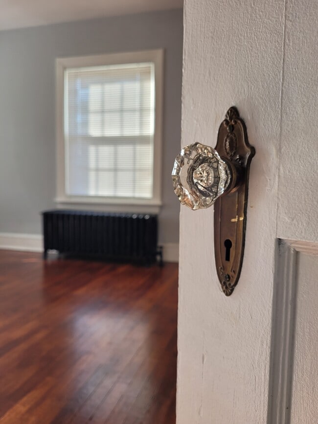 Building Photo - 115 Walnut St