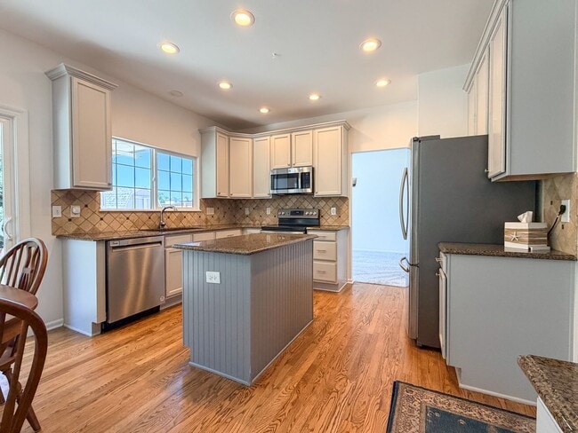 Building Photo - Beautiful, Spacious Home in Highlands Ranch