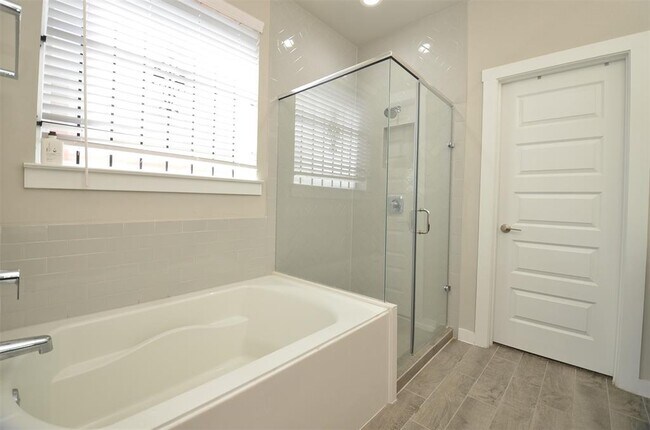 Building Photo - 28615 Halle Ray Dr