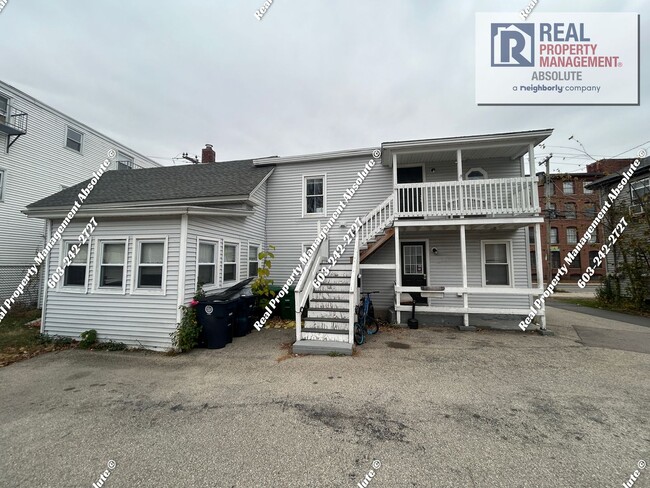 Building Photo - Cozy 2 Bedroom Upstairs Unit