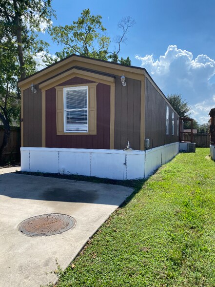Primary Photo - 1120 N Vista Dr