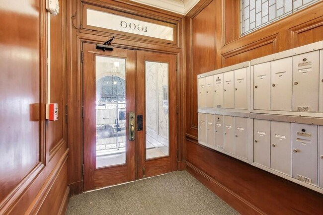 Building Photo - 1600 California St