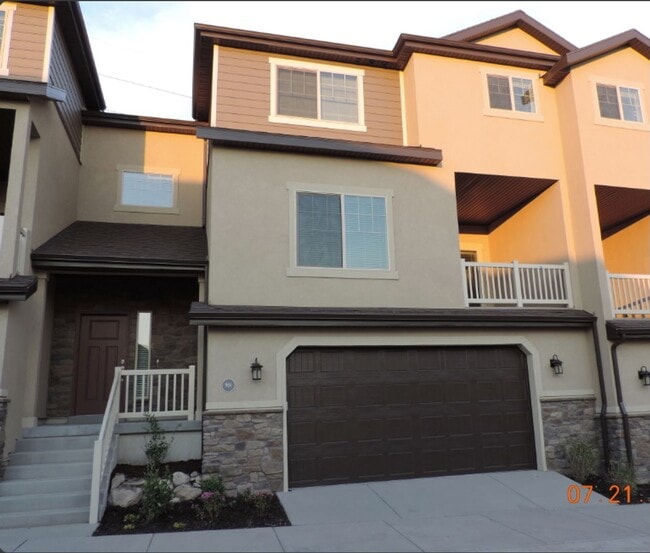 Primary Photo - 3 bedroom townhouse