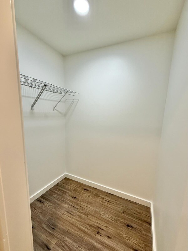 Building Photo - 6386-6386 Shelton Ct
