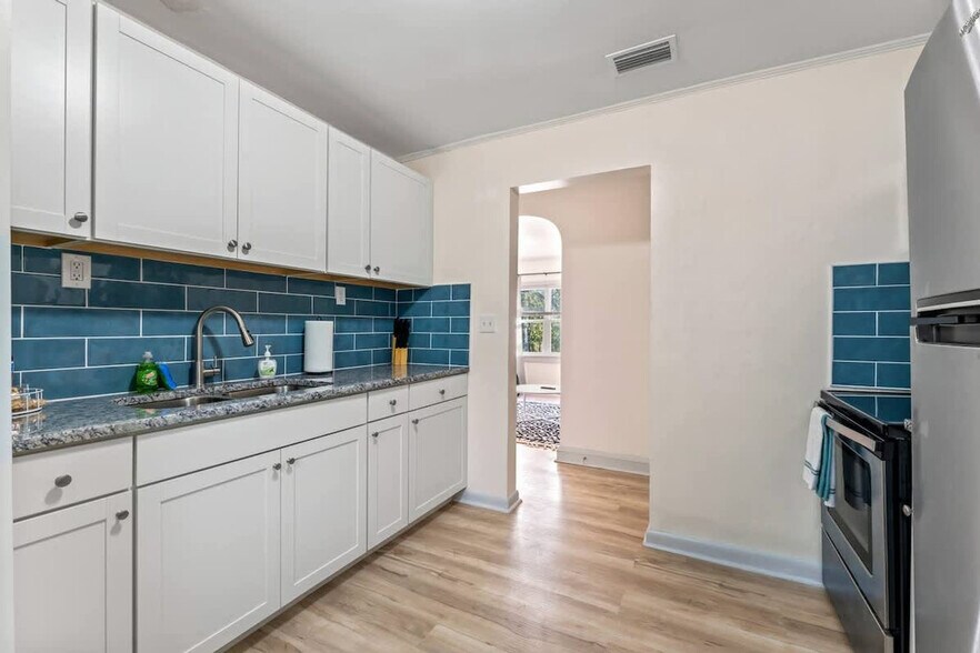 Building Photo - 3363 Hendricks Ave