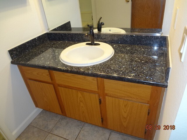 Building Photo - Beautiful 3 bedroom 2 1/2 bath Town-House Coming Soon!