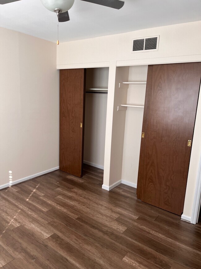 Building Photo - 1071 University Blvd