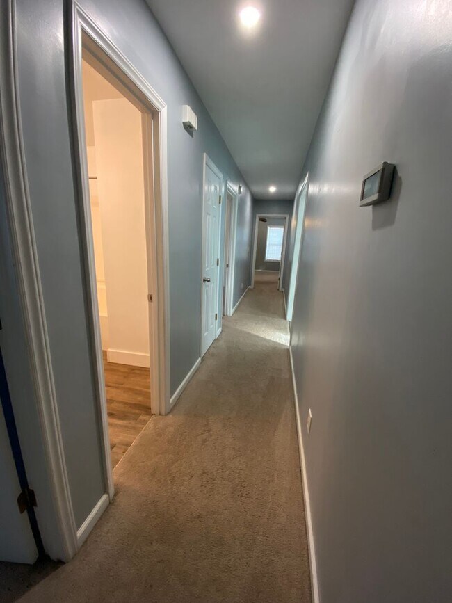 Building Photo - 3 bedroom, 2 bathroom Home in Hampstead