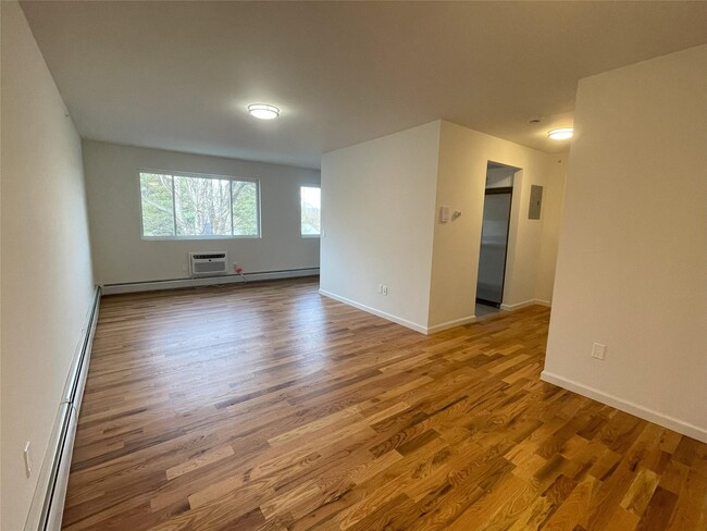Building Photo - 3 Woods End Cir