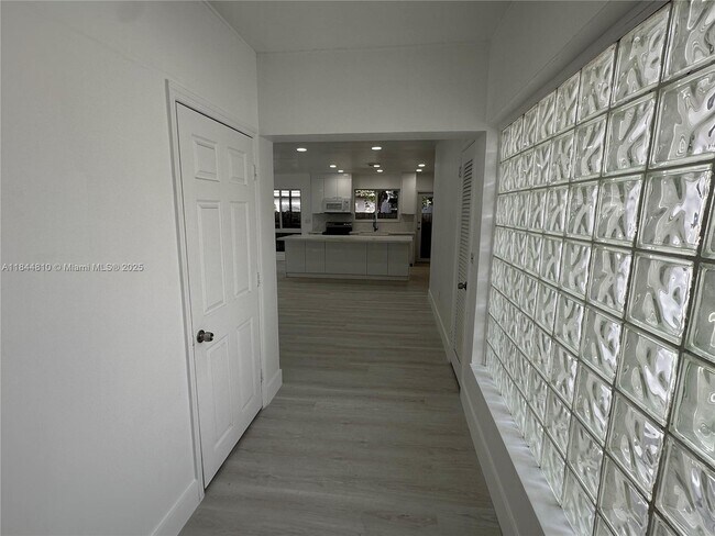 Building Photo - 720 NE 70th St