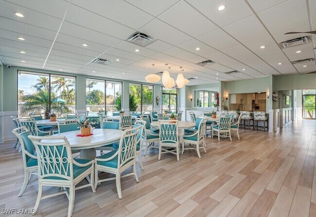 Building Photo - 555 Park Shore Dr