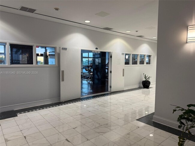 Building Photo - 6770 Indian Creek Dr