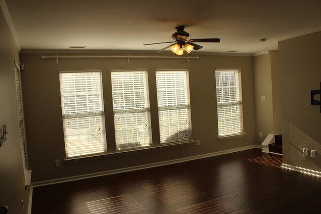 Building Photo - End-Unit Townhouse! Brier Creek Location! ...