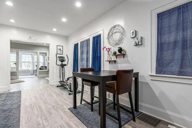 Building Photo - Renovated 2 Bed, 2 Bath Near Nationwide Hospital - Pet Friendly!