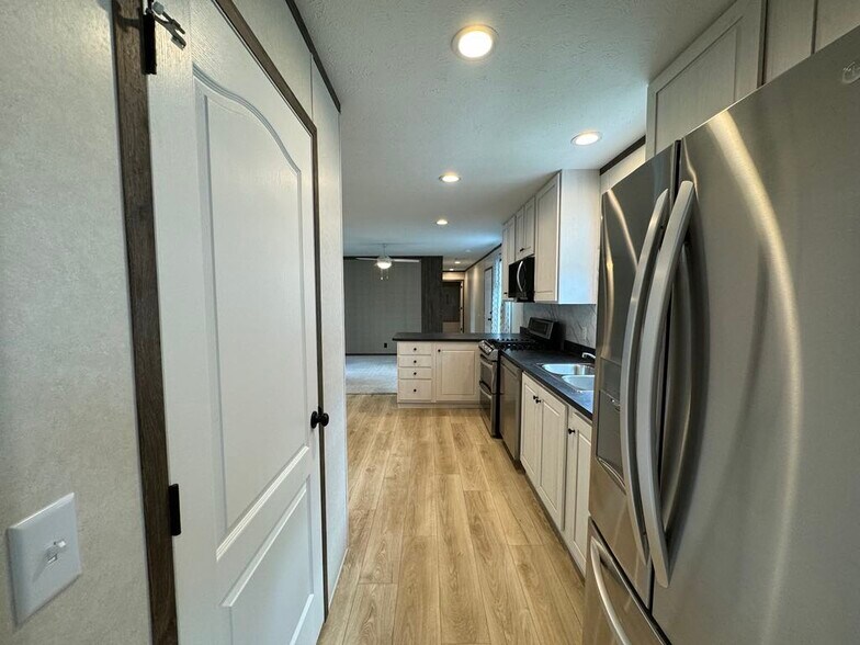 Building Photo - 48579 Leafdale Ct