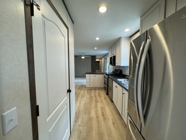 Building Photo - 48579 Leafdale Ct