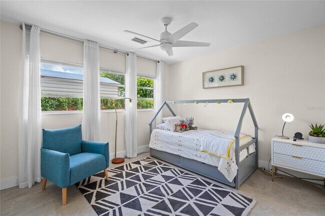 Building Photo - 2/2 luxury pool home in Sarasota, unfurnished annual rental
