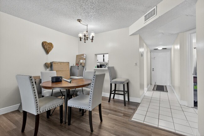 Building Photo - 7820 S Colony Cir